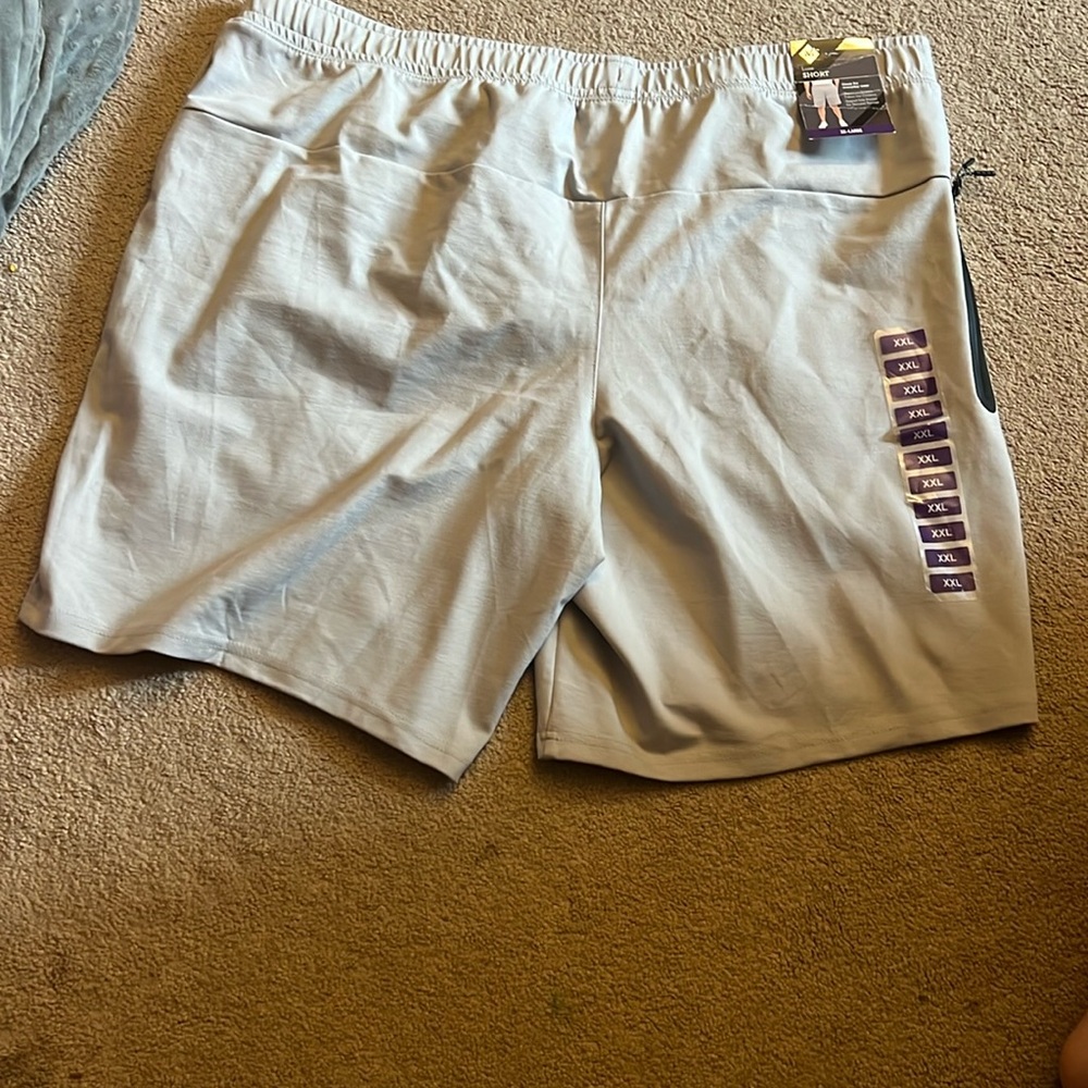 Men’s shorts with pockets